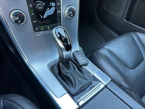 Used 2017 Volvo XC60 T6 Dynamic w/ Preferred Option Package image 34