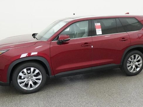 New 2026 Toyota Grand Highlander FWD image 2