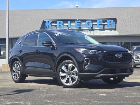 Certified 2025 Ford Escape Platinum AWD/4WD image 2