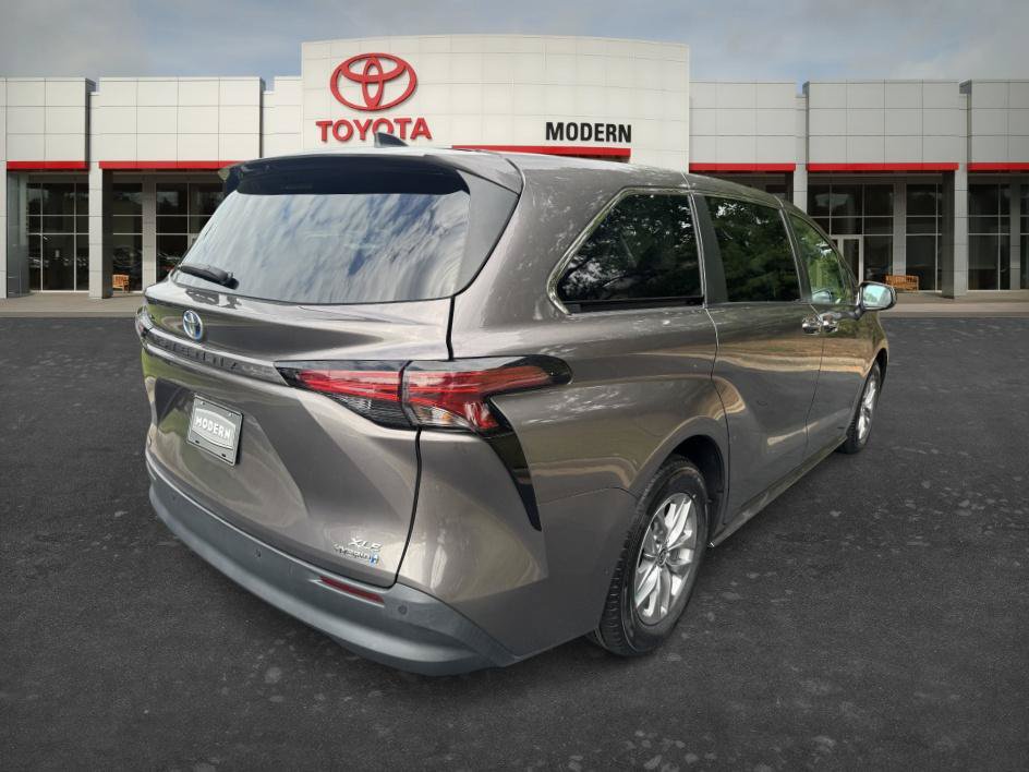 Certified 2022 Toyota Sienna XLE FWD image 5