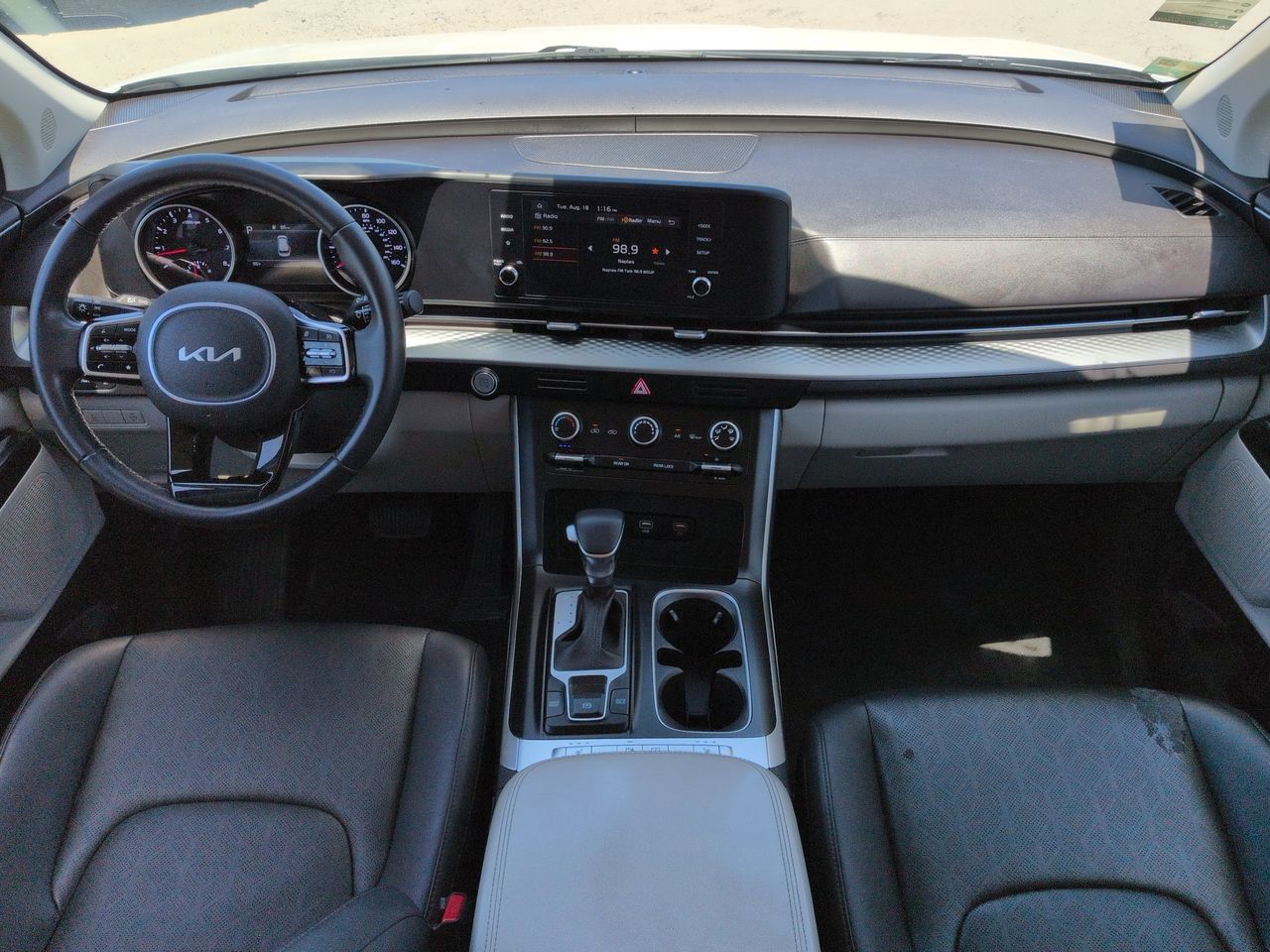 Used 2023 Kia Carnival LX FWD image 15