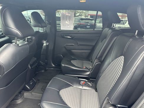 Used 2023 Toyota Highlander XSE AWD/4WD image 14
