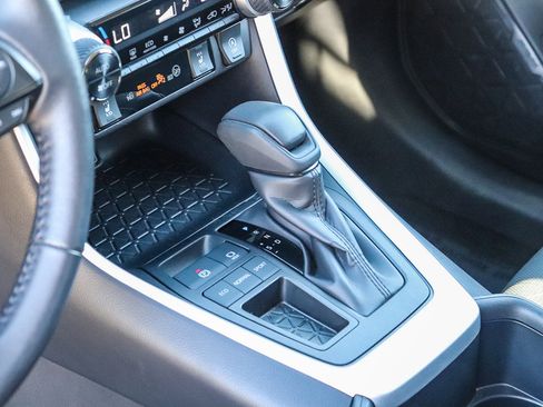 Used 2025 Toyota RAV4 XLE image 21