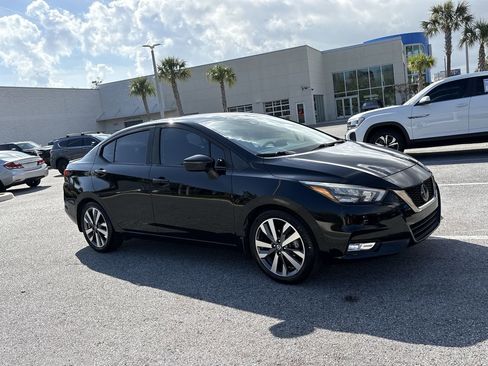 Used 2020 Nissan Versa SR image 9