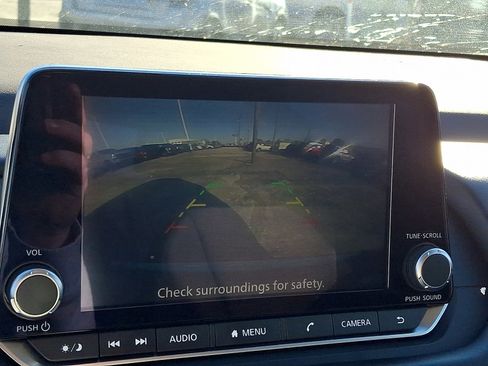 Used 2023 Nissan Rogue SV image 16