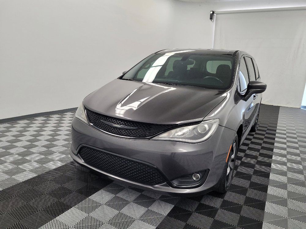 Used 2019 Chrysler Pacifica Touring Plus w/ S Appearance Package FWD image 15