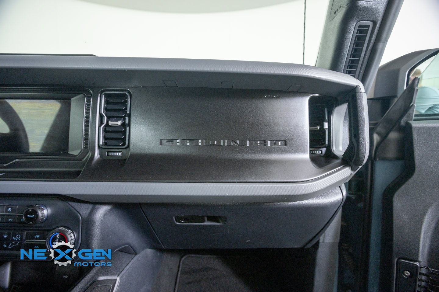 Used 2022 Ford Bronco 2-Door AWD/4WD image 9