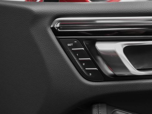 Certified 2026 Porsche Macan AWD/4WD image 20