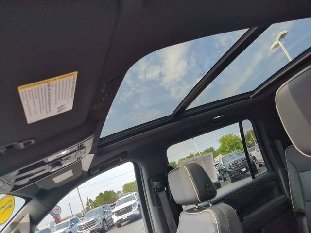 Used 2023 Chevrolet Suburban Premier w/ Premium Package 2 AWD/4WD image 26