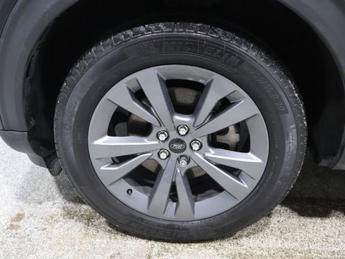 Used 2023 Ford Explorer XLT w/ Equipment Group 202A image 9