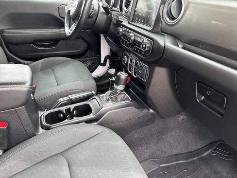 Used 2020 Jeep Wrangler Unlimited Sahara image 15