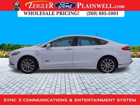 Used 2017 Ford Fusion Energi SE image 2