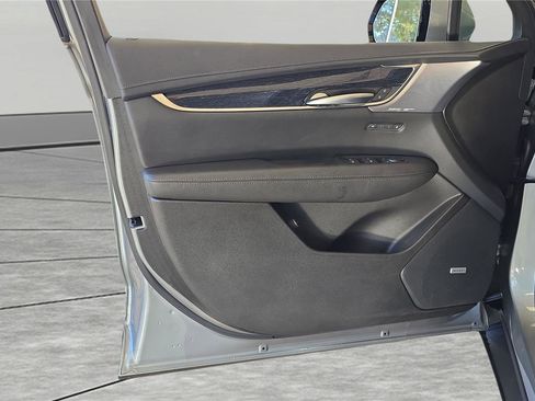 Used 2025 Cadillac XT5 Premium Luxury image 12