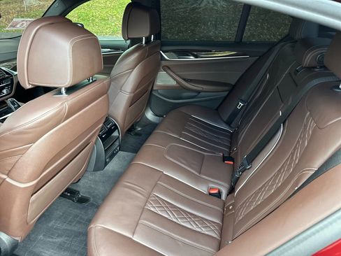 Used 2021 BMW M550i xDrive image 10