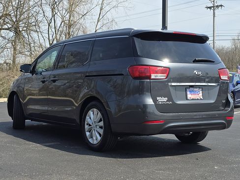 Used 2017 Kia Sedona EX image 18