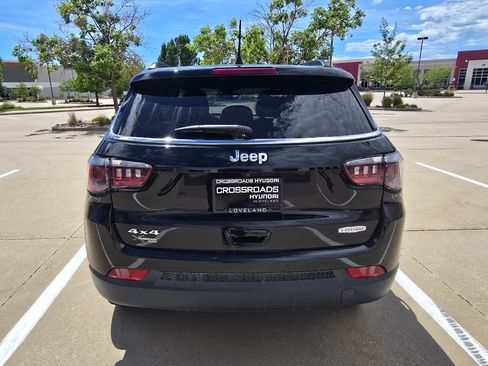 Used 2025 Jeep Compass Latitude w/ Sun & Sound Group AWD/4WD image 5