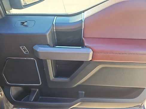 Used 2018 Ford F150 Platinum w/ Equipment Group 701A Luxury image 16