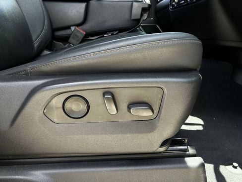 Used 2025 GMC Sierra 1500 SLT RWD image 29