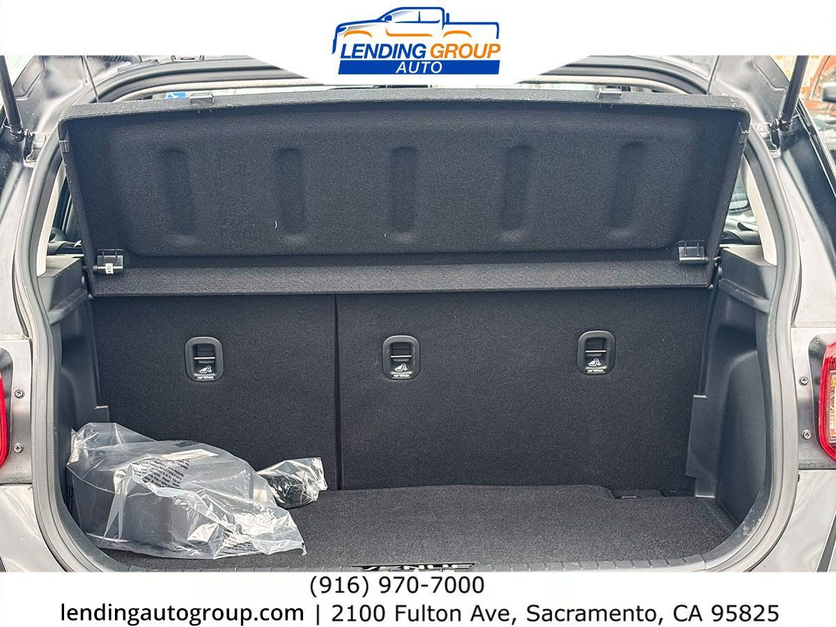 Used 2023 Hyundai Venue SEL FWD image 25