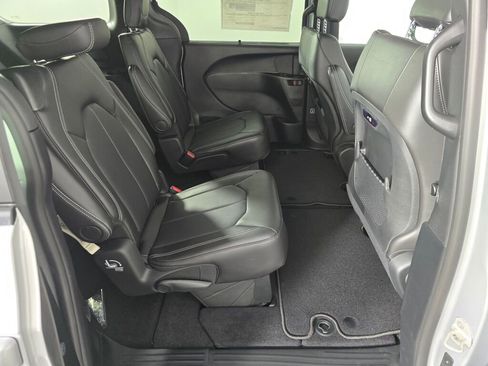 New 2026 Chrysler Pacifica Select w/ S Appearance Package image 27