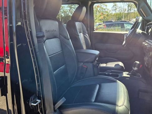 Used 2023 Jeep Wrangler Unlimited Sahara w/ Cold Weather Group AWD/4WD image 17