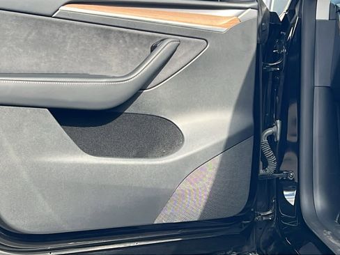 Used 2024 Tesla Model Y Performance image 23