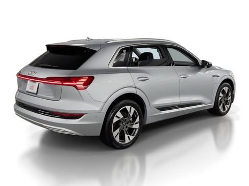 Used 2022 Audi e-tron Premium Plus w/ Premium Plus Package image 8