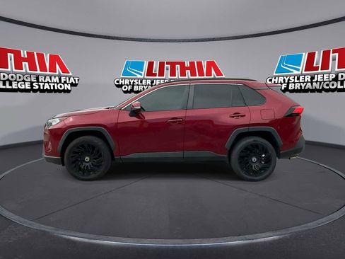 Used 2020 Toyota RAV4 XLE Premium FWD image 5