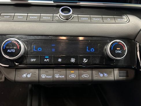 Used 2023 Hyundai Elantra Limited FWD image 25