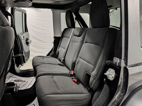 Used 2018 Jeep Wrangler Unlimited Sport S AWD/4WD image 10