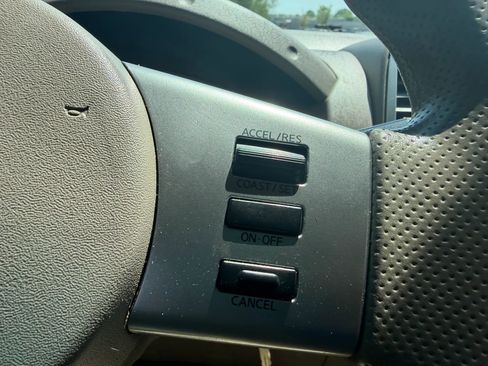 Used 2010 Nissan Frontier SE RWD image 16