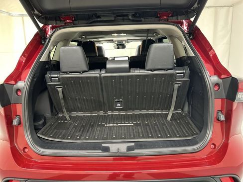 Used 2025 Toyota Highlander XLE image 23