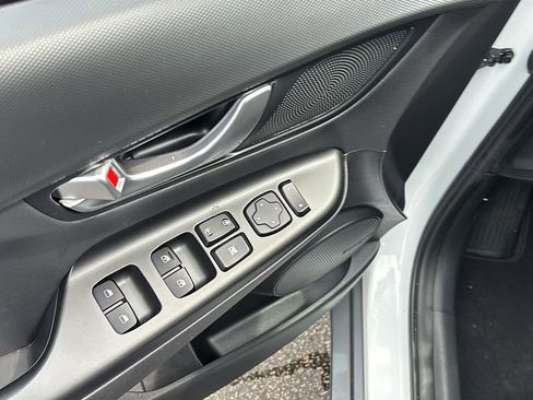 Used 2022 Hyundai Kona Limited AWD/4WD image 14