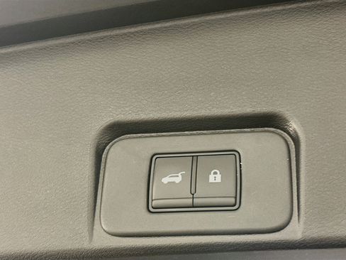 Used 2025 Nissan Rogue SV AWD/4WD image 30
