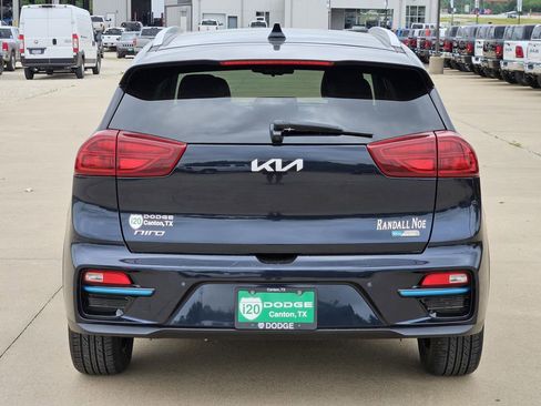 Used 2022 Kia Niro EX Premium image 5