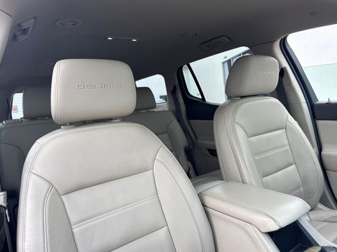 Certified 2019 GMC Acadia Denali w/ Technology Package FWD image 17