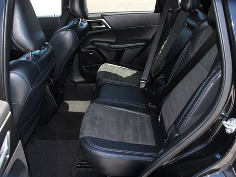 Used 2025 Mitsubishi Outlander SE AWD/4WD image 16