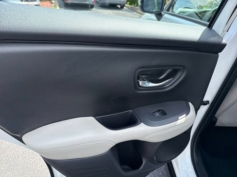 Certified 2025 Honda HR-V LX image 16