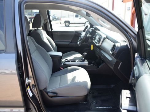 Used 2018 Toyota Tacoma SR5 image 16