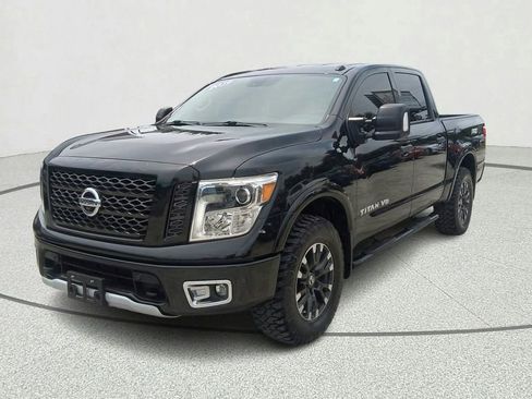 Used 2019 Nissan Titan PRO-4X w/ Pro-4x Convenience Package AWD/4WD image 3