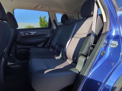 Used 2018 Nissan Rogue SV image 30