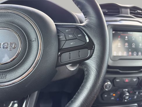 Used 2020 Jeep Renegade Altitude FWD image 25