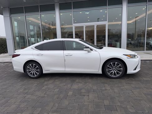 Used 2021 Lexus ES 300h w/ Premium Package image 5