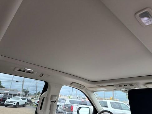 Used 2023 GMC Yukon XL Denali w/ Denali Reserve Package RWD image 13