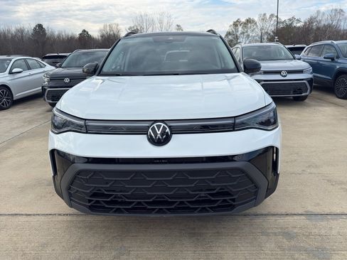 New 2026 Volkswagen Taos SE FWD image 2