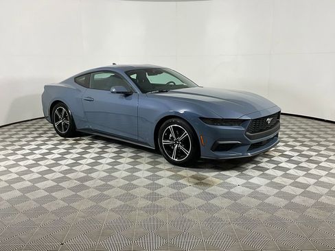 Used 2025 Ford Mustang Coupe RWD image 6