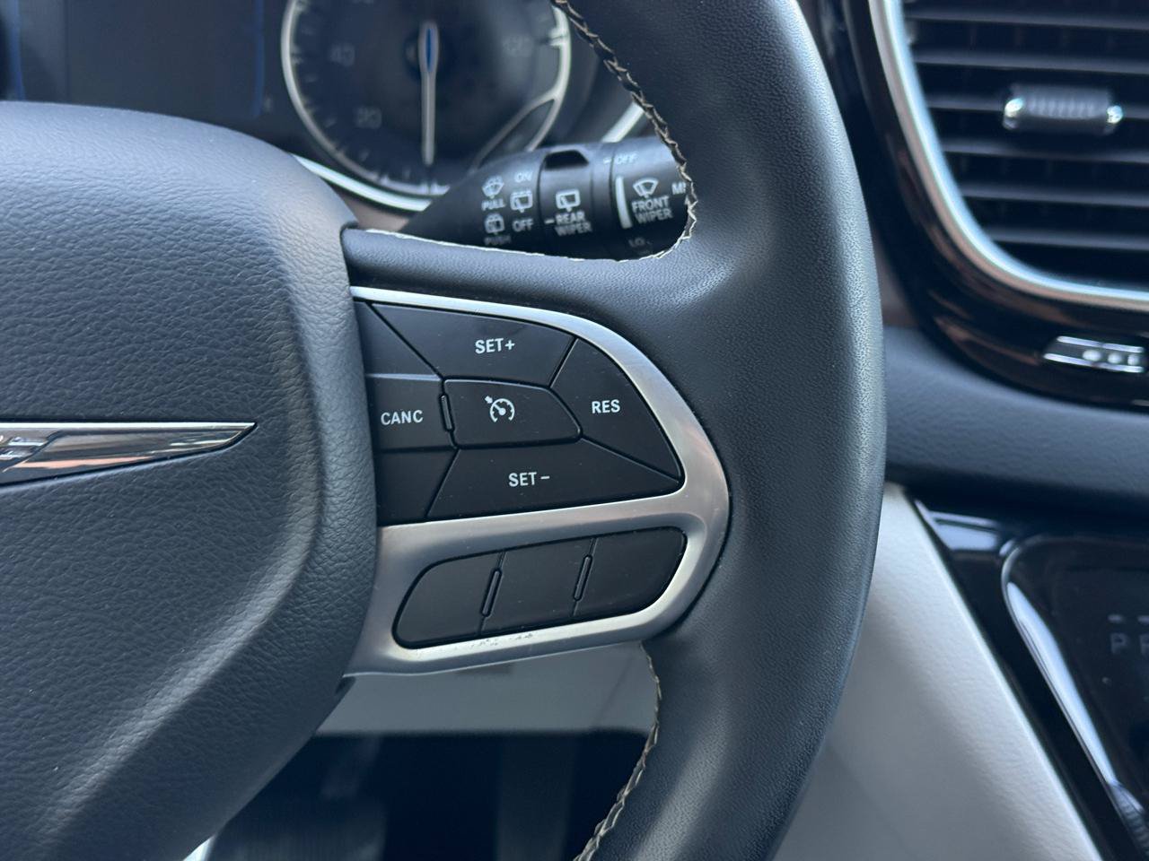 Used 2022 Chrysler Voyager LX FWD image 16