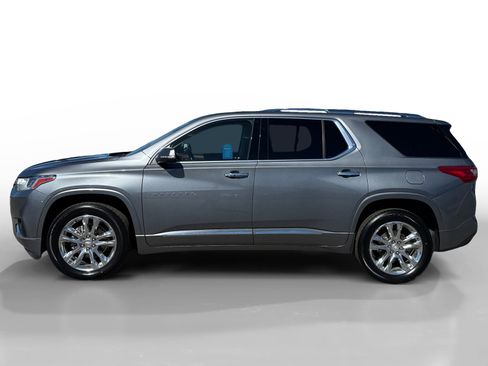 Used 2021 Chevrolet Traverse High Country FWD image 2