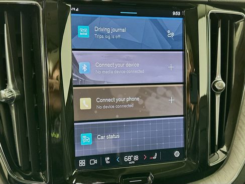 Used 2025 Volvo XC60 B5 Plus image 19