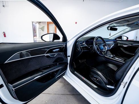 Used 2020 Audi S8 L w/ S8 Executive Package image 33